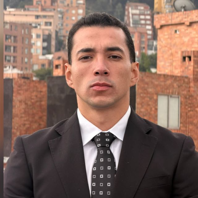 Dr. Juhnny Narváez — Abogado Penalista Director de Narváez Defensa Penal